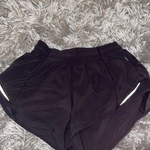 black low rise hotty hot short size 2, 2.5 inch